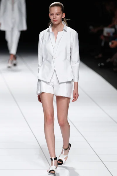 Look 14